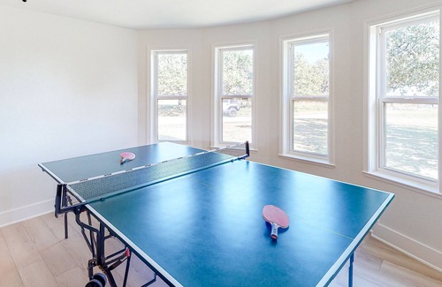 Johnson City House | Newly Renovated Fantastic Family Home W/ Ping-Pong, Free WiFi, & Great Location