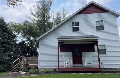 Brookston House | Newly renovated farmhouse in beautiful country setting close to Purdue