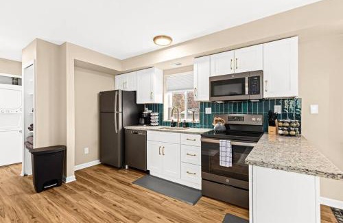 Roseville Apartment | Newly Renovated Flat near Downtown Roseville