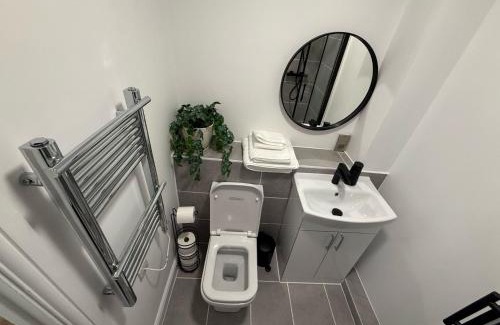 Woodley Apartment | Newly Renovated - Free Parking - Peaceful Garden