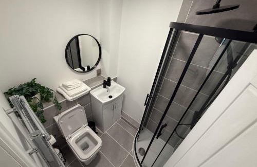Woodley Apartment | Newly Renovated - Free Parking - Peaceful Garden