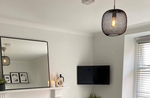 Holyhead Apartment | Newly renovated Maisonette in Holyhead Sea View