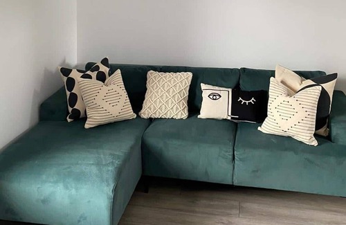 Holyhead Apartment | Newly renovated Maisonette in Holyhead Sea View