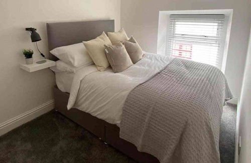 Holyhead Apartment | Newly renovated Maisonette in Holyhead Sea View