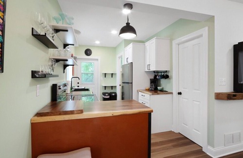 Lake Geneva Apartment | Newly Renovated |Private Home in the Heart of Downtown Lake Geneva |Dog Friendly |Secluded Back Deck