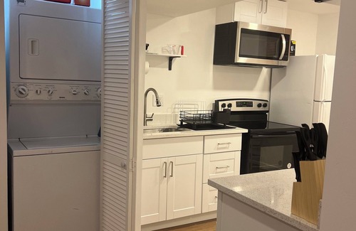 Glendale House | Newly Renovated Split-Level Lower Unit 2-bedroom house in Salt Lake, With WiFi