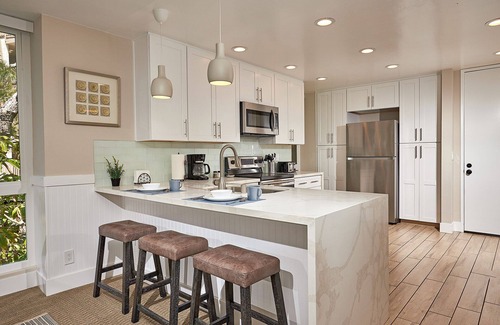 Townsite Cottage | Newly Renovated, Walk to the Beach, Direct ocean view from Master and the Deck