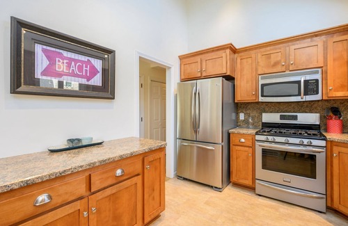 South Harwich House | Newly Updated Central AC Sunroom Great Yard