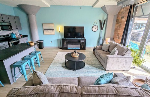 Sandusky Condo | NEWLY UPDATED LIFE ON THE BAY-GET-AWAY SLEEPS 4