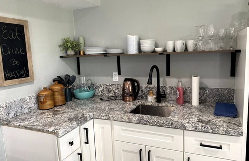 Sam Hughes House | Newly Updated/Sam Hughes/U of A/2 BR 1 BA