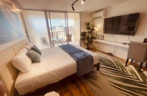 Waikiki Apartment | Newly upgrade King bed oceanview 3303