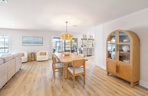 Spring Hill House | *NewlyRemodeled/Tiki Bar/Waterfront/Heated Pool/games
