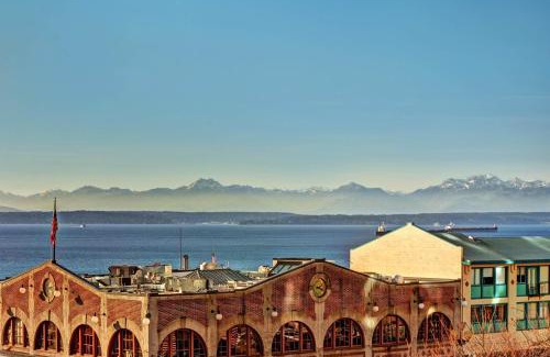 Downtown Seattle Apartment | Newmark Bayview Luxury Suite