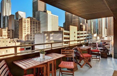 Downtown Seattle Apartment | Newmark Bayview Luxury Suite