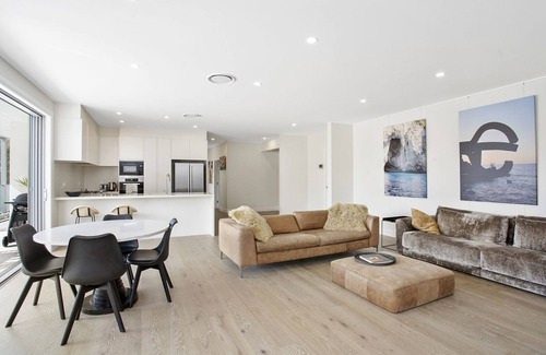 Newport Apartment | Newport Beach Bliss: Luxe Living 3 Bedroom, 2 Bath