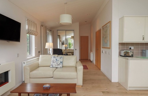 Newton Ferrers Cottage | NEWTON CALM, pet friendly, with a garden in Newton Ferrers