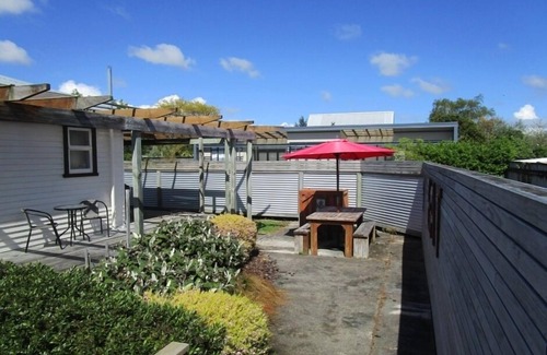Martinborough House | NewYorkNewYork: Fast Fibre, Sky&Smart TV, all Linen and Cleaning Fee included.