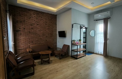 Mungkid House | Nez's Guesthouse Syariah