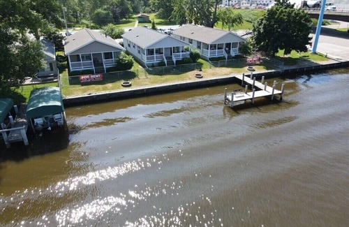 Fremont Cottage | NFL DRAFT WolfRiver Cabin C, 2-Bedrooms, Sleeps 8