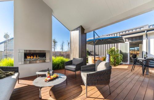 Wharewaka House | Nga Roto Retreat - Taupo