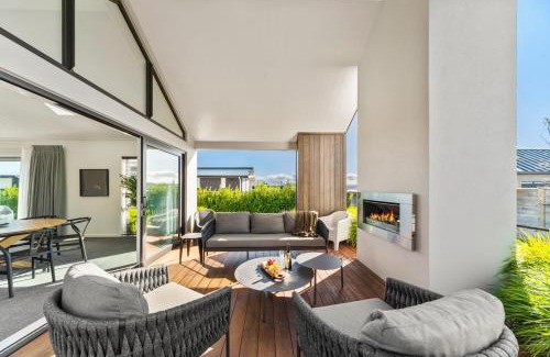 Wharewaka House | Nga Roto Retreat - Taupo