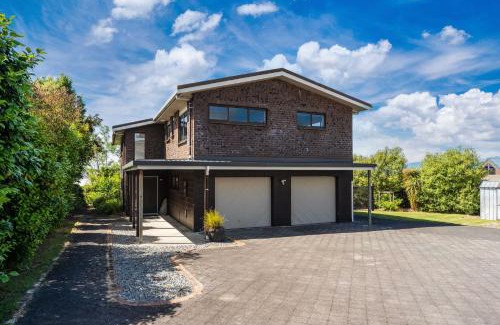 Taupo House | Ngaio Views - Lake Taupo Holiday Home
