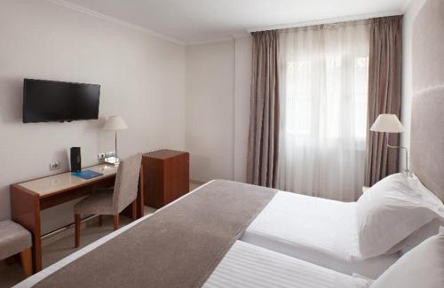 La Trinidad-San Juan y Todos los Santos Hotel | NH Córdoba Califa