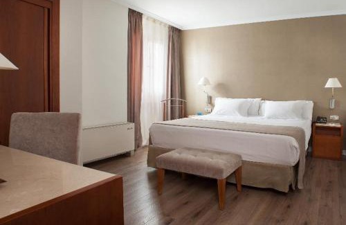 La Trinidad-San Juan y Todos los Santos Hotel | NH Córdoba Califa