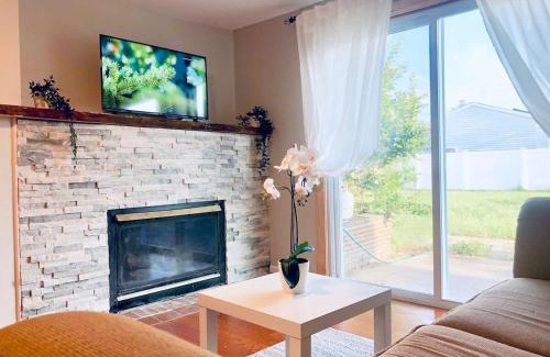 Niagara Falls House | Niagara Falls Quiet Neighborhood Air Conditioning Parking