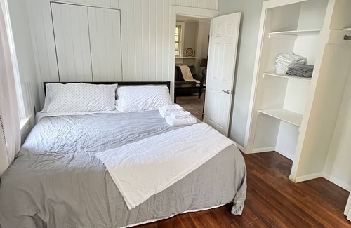 Niantic House | Niantic water escape, 2 bd aptmt, 1st flr