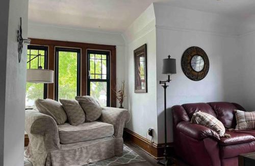West Allis Apartment | Nice 1 BR Apt, WIFI & Office, Near State Fair