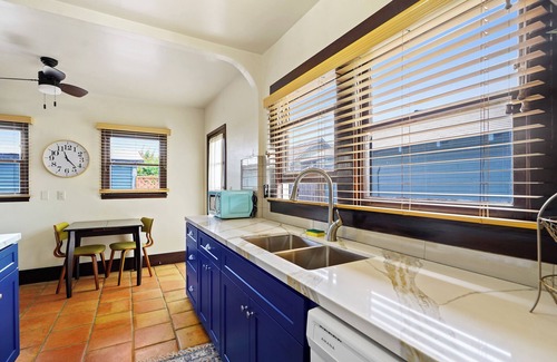 Eastside House | Nice 2-bedroom house with AC in Long Beach