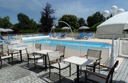 Saint-Jouan-des-Guerets Apartment | Nice apartment for 2 people with pool, WIFI and TV