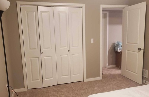 Oakdale House | Nice and clean 1 bedroom studio in Walk-in Basement