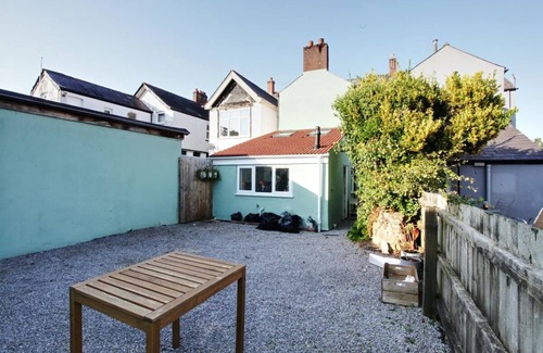 Newport House | Nice and clean house with terrace and garden