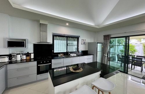 Ban Saiyuan Villa | Nice and Vibrant Private Pool 2BR Rawai