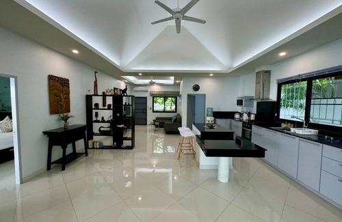 Ban Saiyuan Villa | Nice and Vibrant Private Pool 2BR Rawai