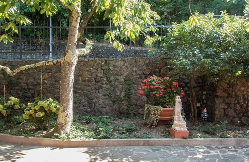 Velva Apartment | Nice Apartment in Velva with Large Garden and Splendid View