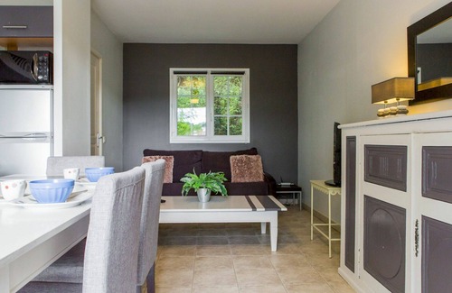 La Bastide-Clairence Apartment | Nice apartment for 6 guests with pool, WIFI, TV, terrace and pets allowed