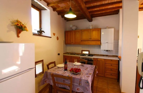Pieve di Chio Apartment | Nice apartment for 4 guests with WIFI, private pool, TV and pets allowed