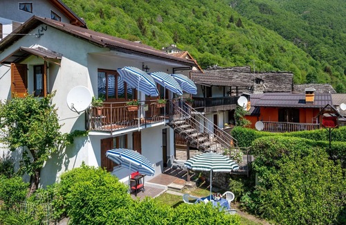 Calasca-Castiglione Apartment | Nice apartment for 5 people with WIFI, TV, balcony and pets allowed