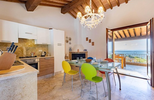 Monteverdi Marittimo Apartment | Nice apartment in Monteverdi Marittimo