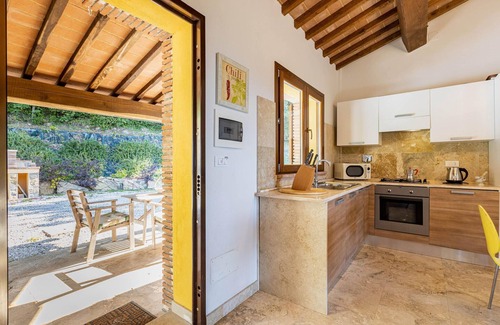 Monteverdi Marittimo Apartment | Nice apartment in Monteverdi Marittimo