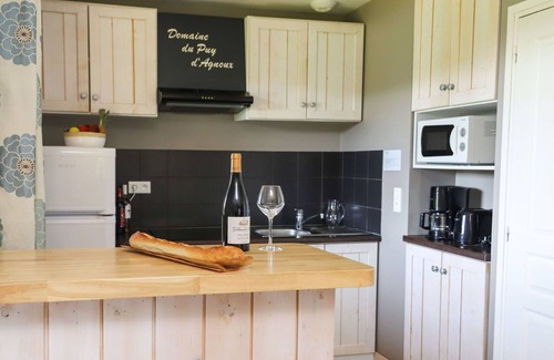 Meyrignac-l'Eglise House | Nice apartment in villa with pool, WIFI, TV, terrace, pets allowed, panoramic view and parking