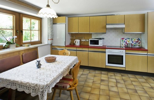 Finsing House | Nice apartment in villa for 8 guests with WIFI, TV, patio and pets allowed
