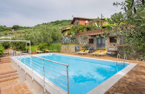 Pieve a Nievole Apartment | Nice apartment for 4 people with A/C, pool, WIFI, hot tub, TV, patio and pets allowed