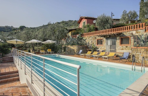 Pieve a Nievole Apartment | Nice apartment for 4 people with A/C, pool, WIFI, hot tub, TV, patio and pets allowed