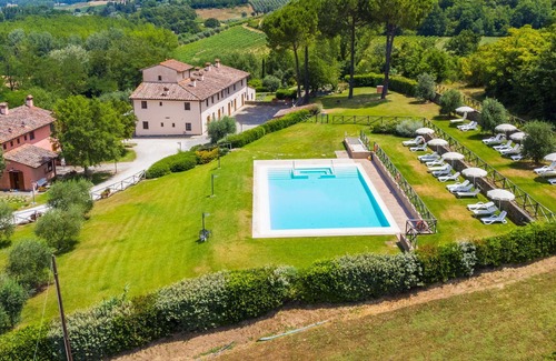 Castelfiorentino Villa | Nice apartment in villa for 6 guests with pool, A/C, WIFI, TV, terrace, pets allowed and parking