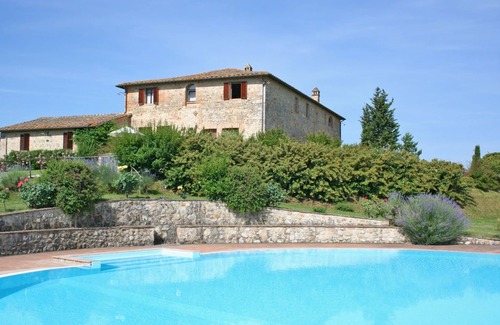 Monteroni d'Arbia Apartment | Nice apartment for 4 people with pool, WIFI, patio and panoramic view, close to Siena