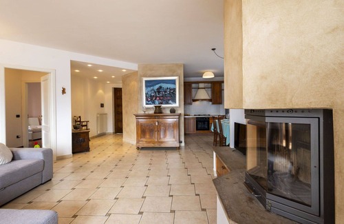 Riva di Solto Apartment | Nice apartment for 5 people with hot tub, WIFI, TV, patio and pets allowed